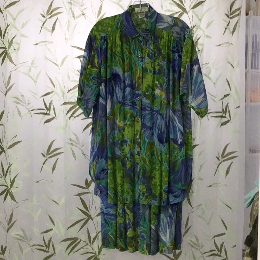 2 piece Express Floral Green and Blue Button-Up set.  Small.